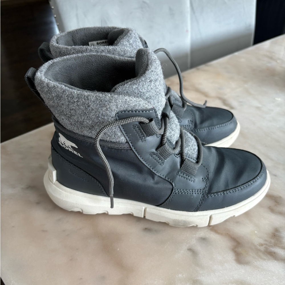 Sorel boots women size 6.5